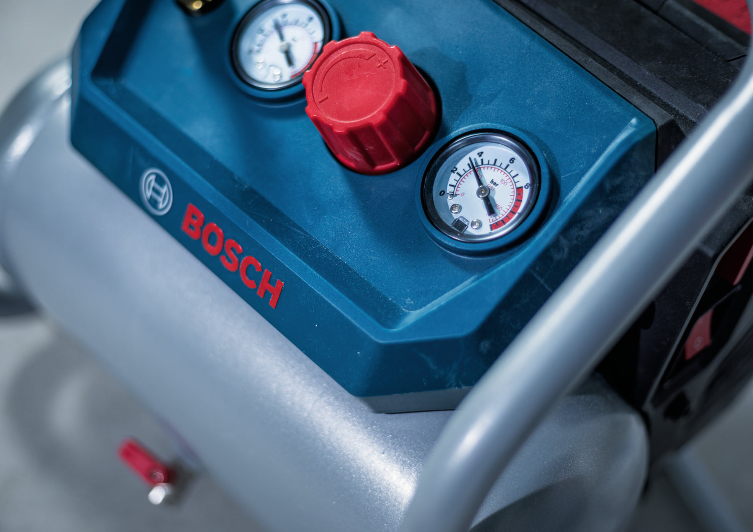 Bosch PRO Akku-Kompressor GKO18V-51 (Max. Druck: 8 bar, Ölfrei, 2 Druckeinstellungen, Füllmenge: 4,5 l, ohne Akku)