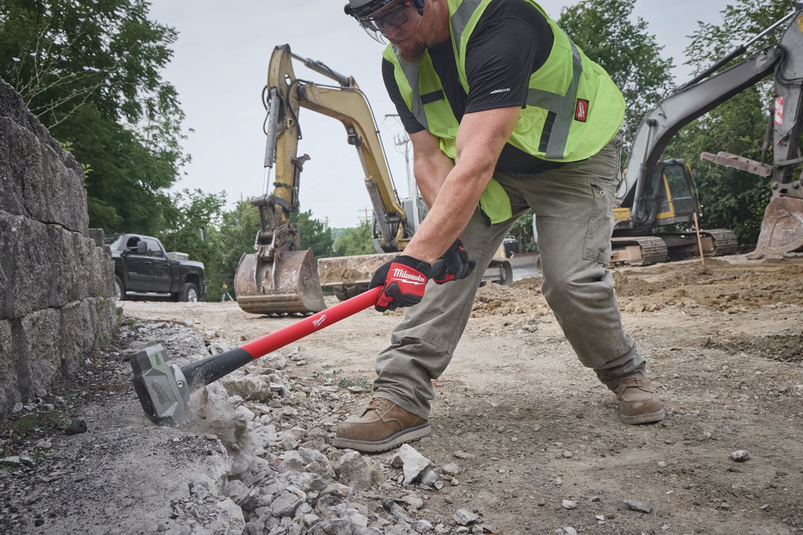 Milwaukee Vorschlaghammer 3,6 kg (Stahlverstärkter Glasfaserstiel 910 mm, SHOCKSHIELD™ Stiel für maximale Vibrationsreduzierung, SECURE STRIKE™ Verbindung von Kopf und Stiel)