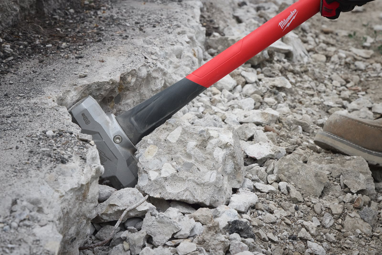 Milwaukee Vorschlaghammer 3,6 kg (Stahlverstärkter Glasfaserstiel 910 mm, SHOCKSHIELD™ Stiel für maximale Vibrationsreduzierung, SECURE STRIKE™ Verbindung von Kopf und Stiel)