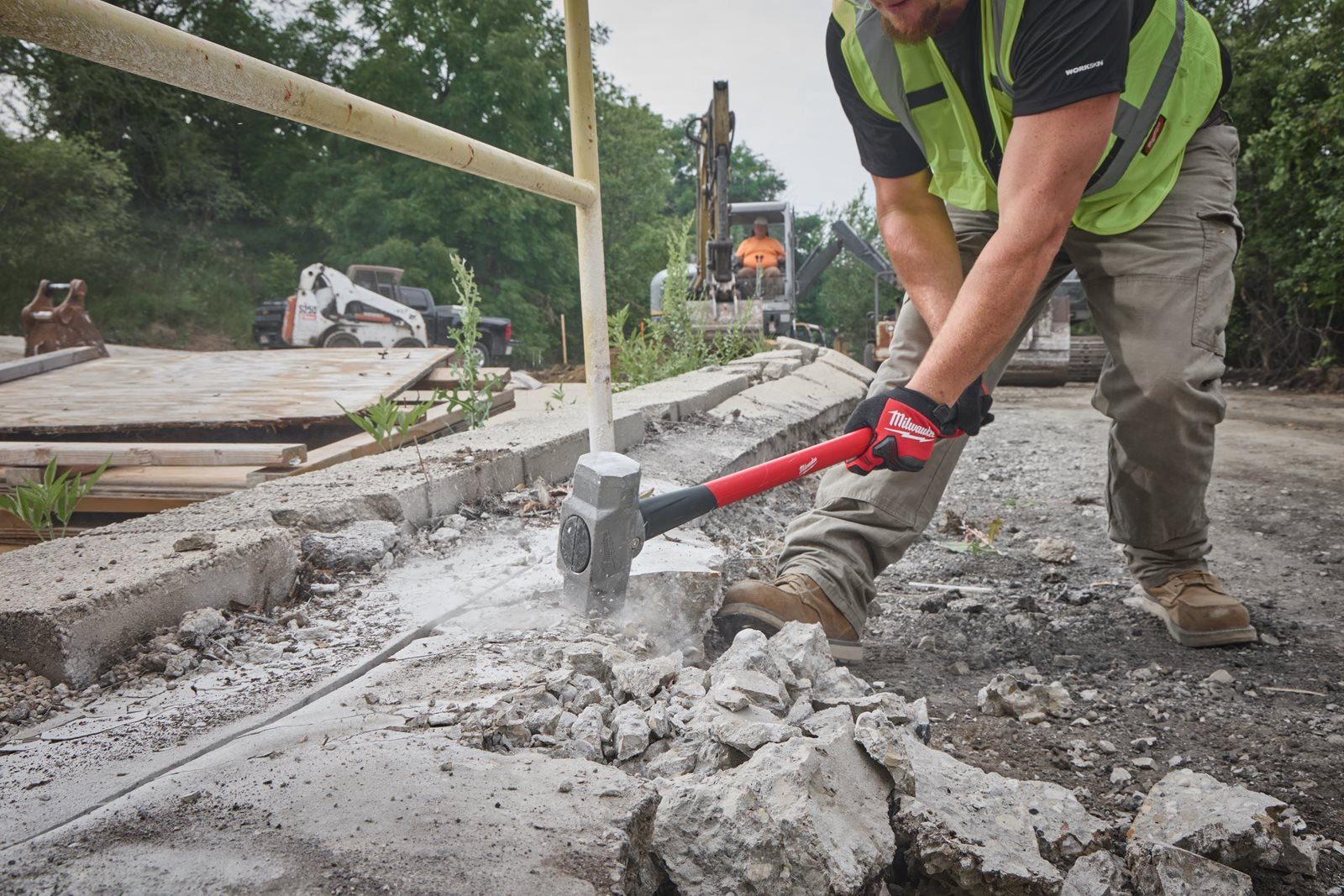 Milwaukee Vorschlaghammer 4,5 kg (Stahlverstärkter Glasfaserstiel 910 mm, SHOCKSHIELD™ Stiel für maximale Vibrationsreduzierung, SECURE STRIKE™ Verbindung von Kopf und Stiel)