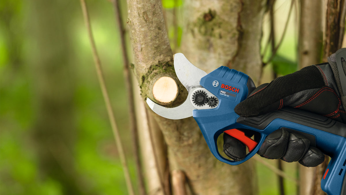 Bosch PRO GGP18V-32 Akku-Gartenschere (Astschere, ohne Akku & Ladegerät, im Karton)