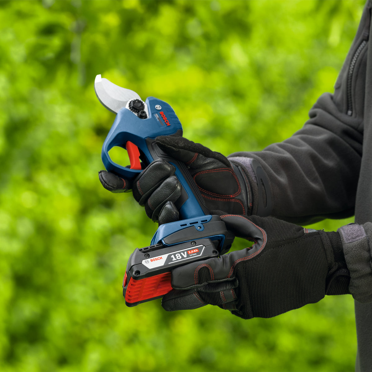 Bosch PRO GGP18V-32 Akku-Gartenschere (Astschere, ohne Akku & Ladegerät, im Karton)