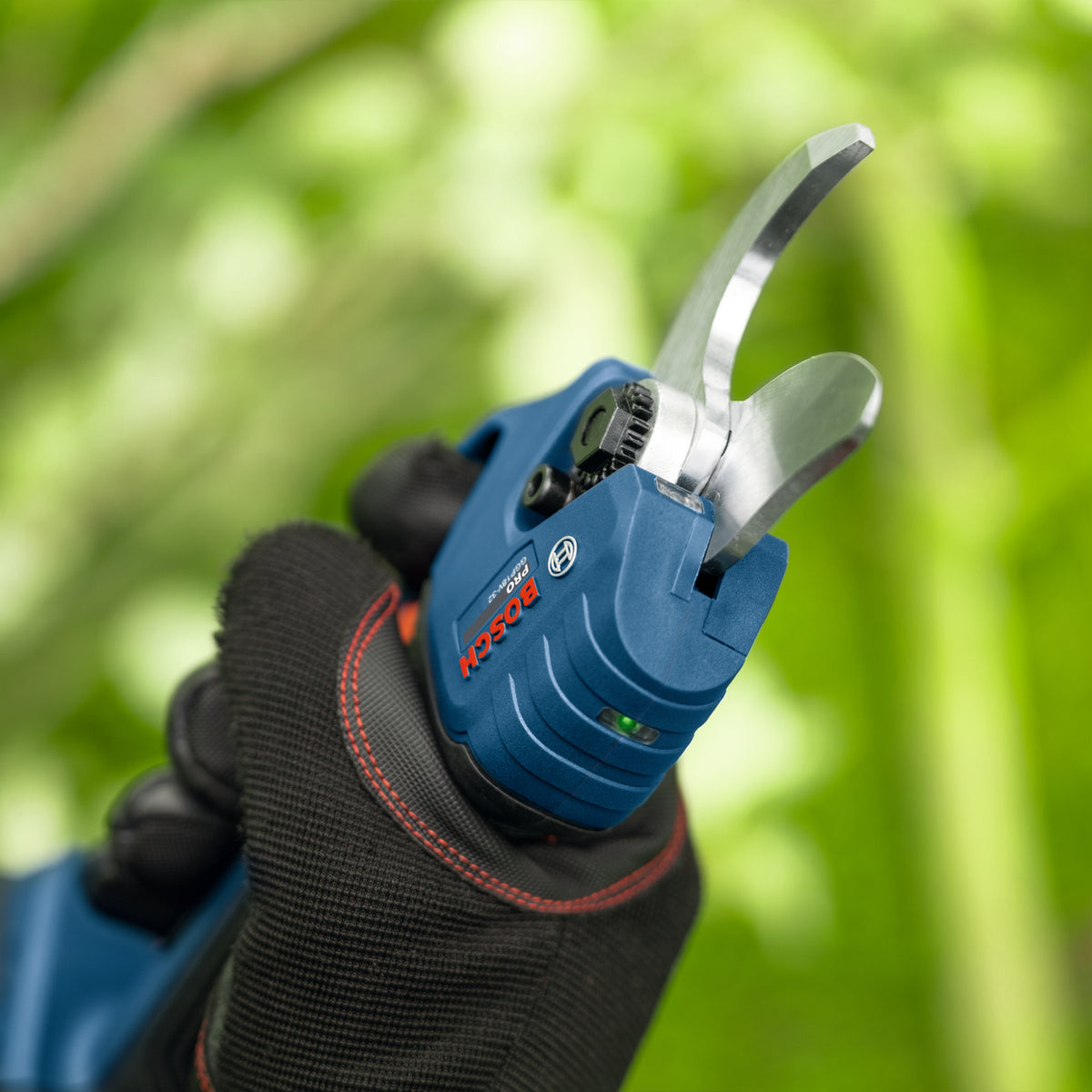 Bosch PRO GGP18V-32 Akku-Gartenschere (Astschere, ohne Akku & Ladegerät, im Karton)