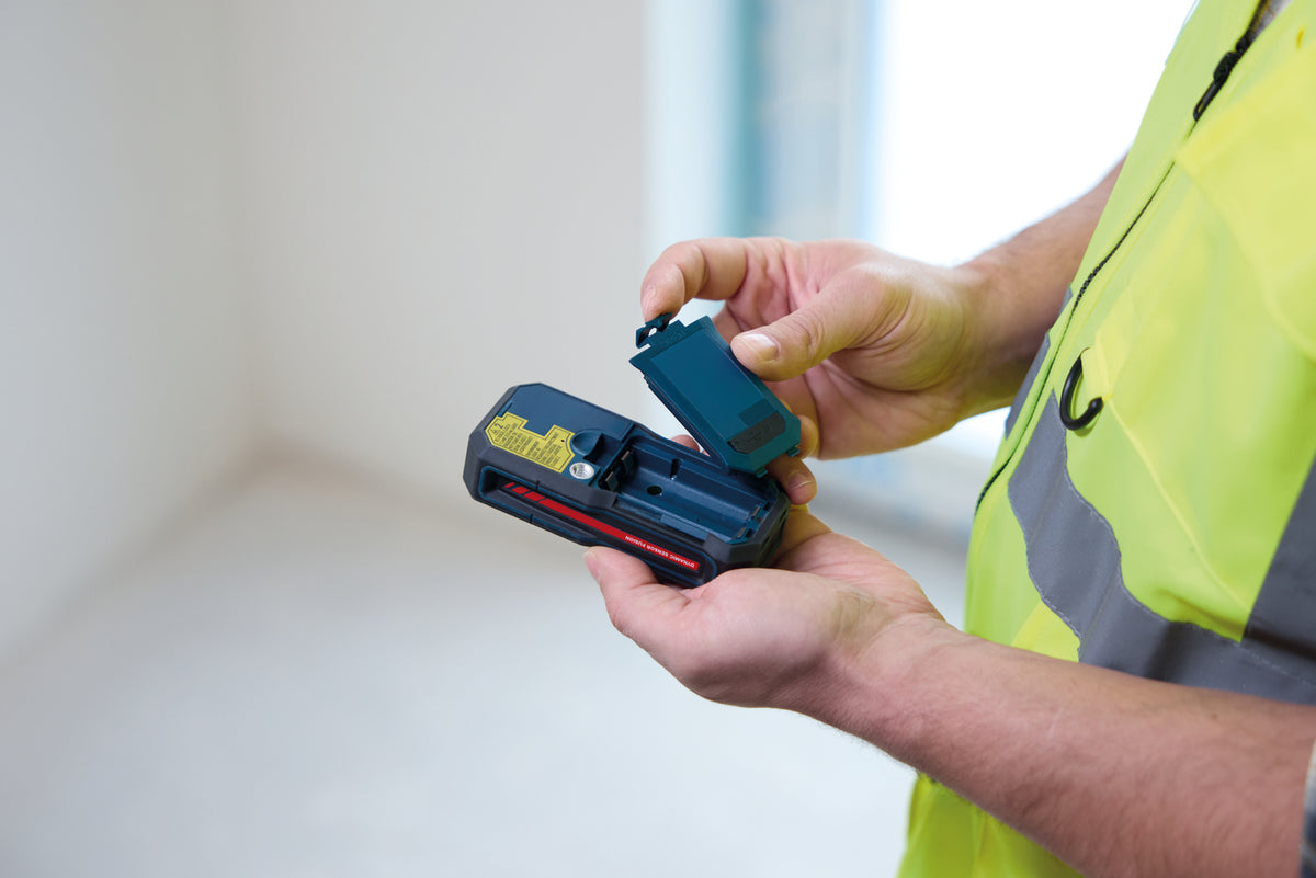 Bosch EXPERT EXLM100-39CG Laser-Entfernungsmesser bis 100 m (inkl. Akku, USB-C Kabel, Trageschlaufe, Tasche)