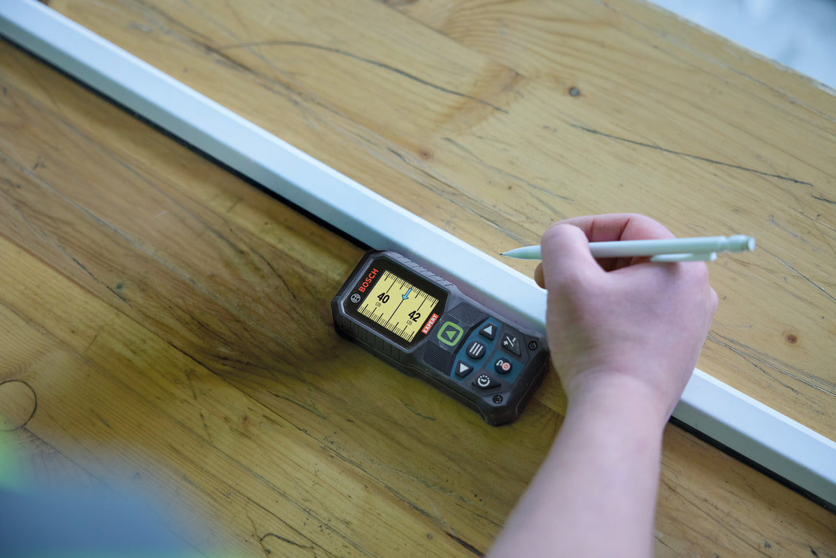 Bosch EXPERT EXLM100-39CG Laser-Entfernungsmesser bis 100 m (inkl. Akku, USB-C Kabel, Trageschlaufe, Tasche)