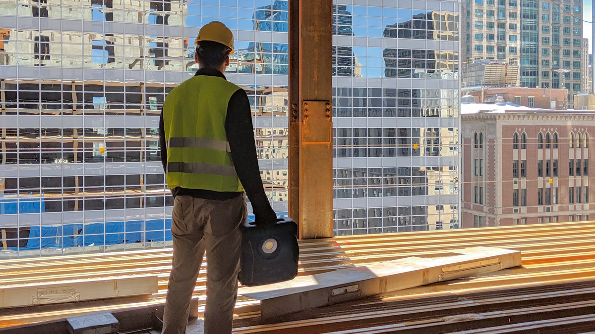 Bosch Professional GLI 18V-10000 C Akku-Bauleuchte 10.000 Lumen ohne Akku/Lader (0601446900)