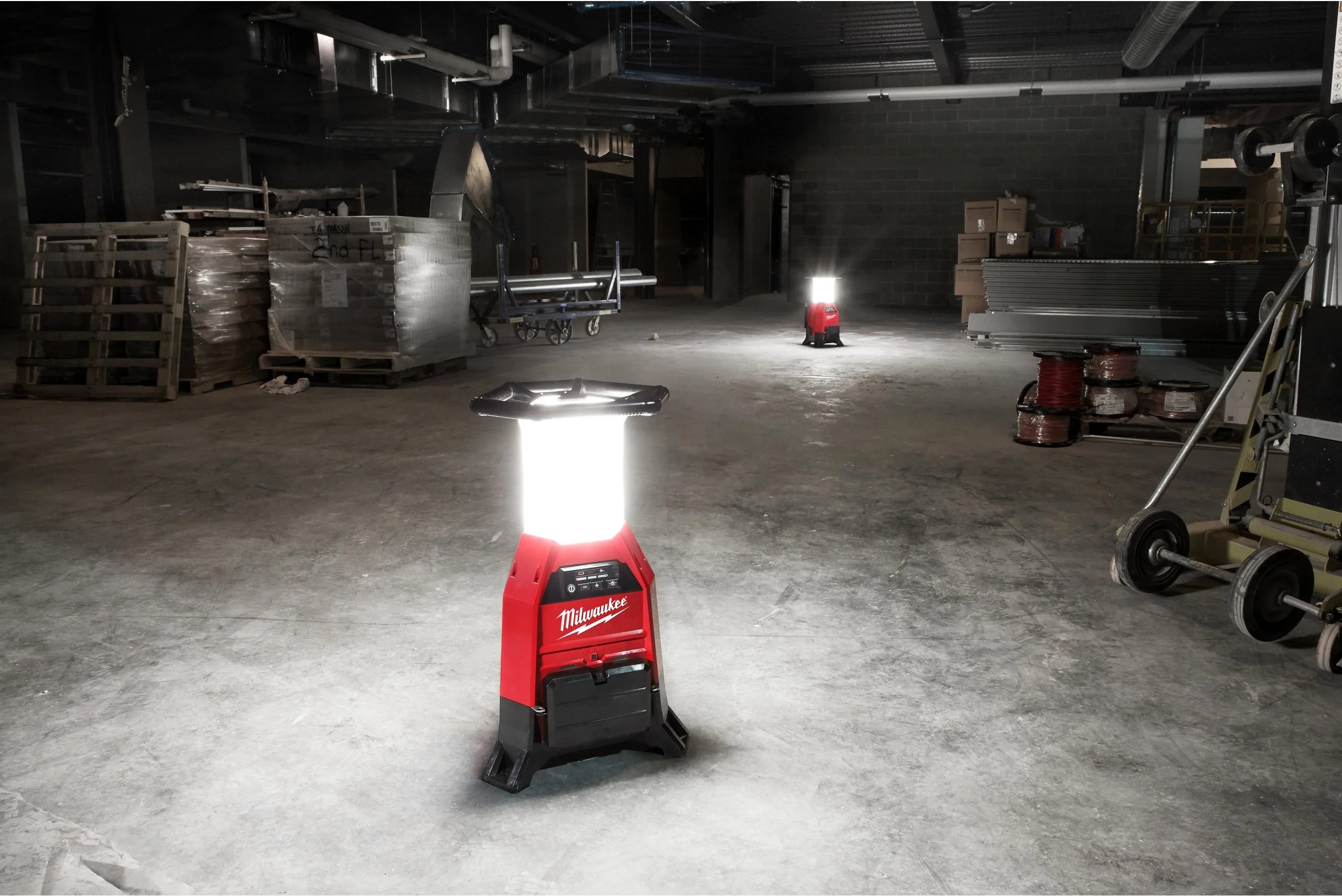 Milwaukee M18 ONESLDP-0 Hybrid-Akku-Standleuchte 9000 Lumen ohne Akku/Lader (4933459160)