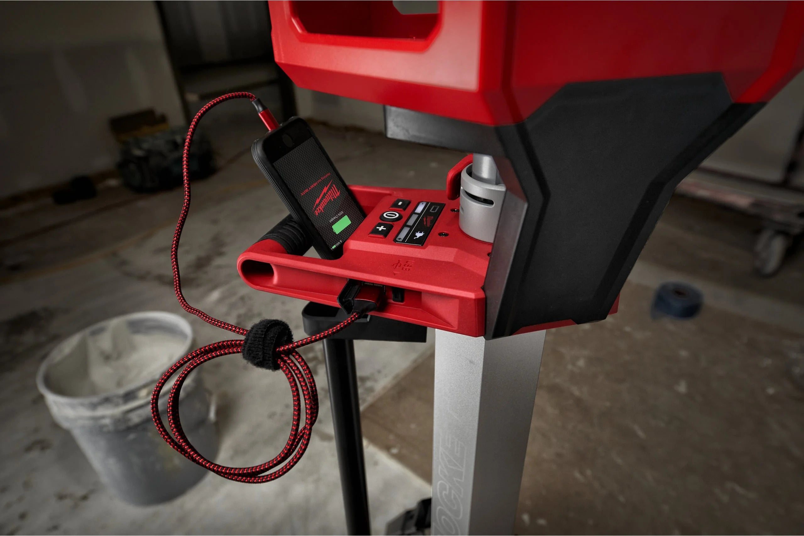 Milwaukee M18 HOSALC-0 Hybrid-Akku-Leuchte 6000 Lumen ohne Akku/Lader (4933478116)