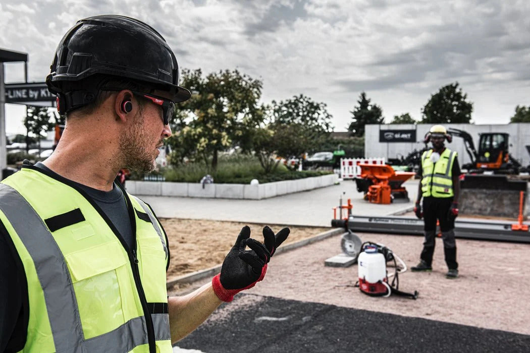 Milwaukee® L4RLEPB-301 Redlithium USB Bluetooth Kopfhörer ink. L4B3 Akku