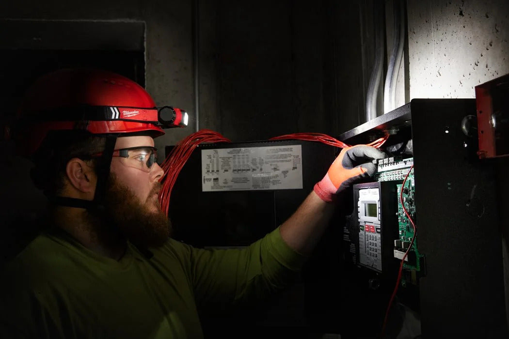 Milwaukee® L4 HL2-301 TRUEVIEW USB-Akku-Stirnleuchte 600 Lumen im Blister