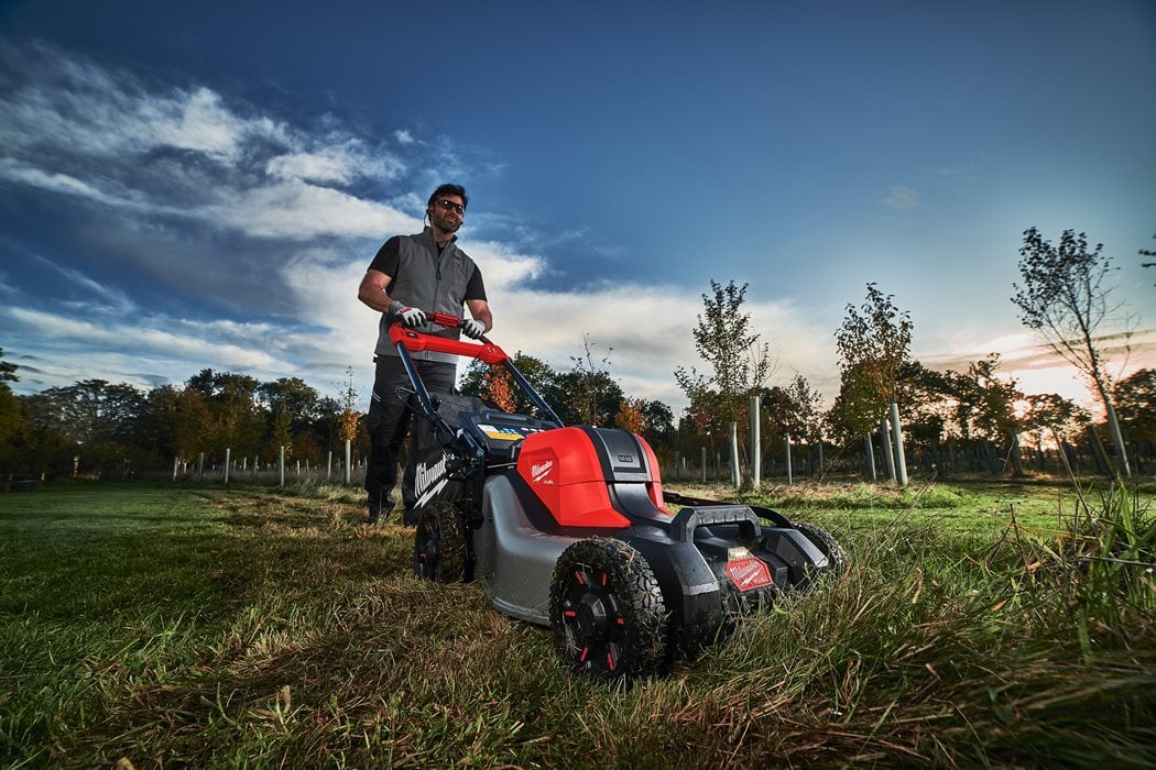 Milwaukee M18 F2LM46-0 FUEL Akku-Rasenmäher 46 cm Schnittbreite ohne Akku/Lader im Karton