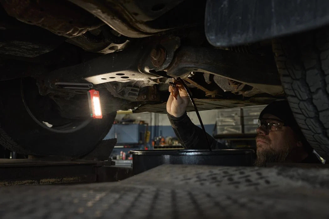 Milwaukee IRFFL Akku-Handleuchte 500 Lumen ohne Akku/Lader im Karton