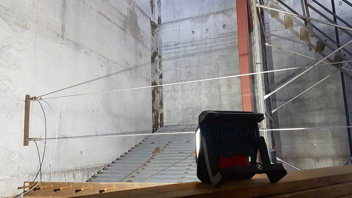 Bosch Professional GLI 18V-4000 C Akku-Bauleuchte 4000 Lumen ohne Akku/Lader (0601446800)