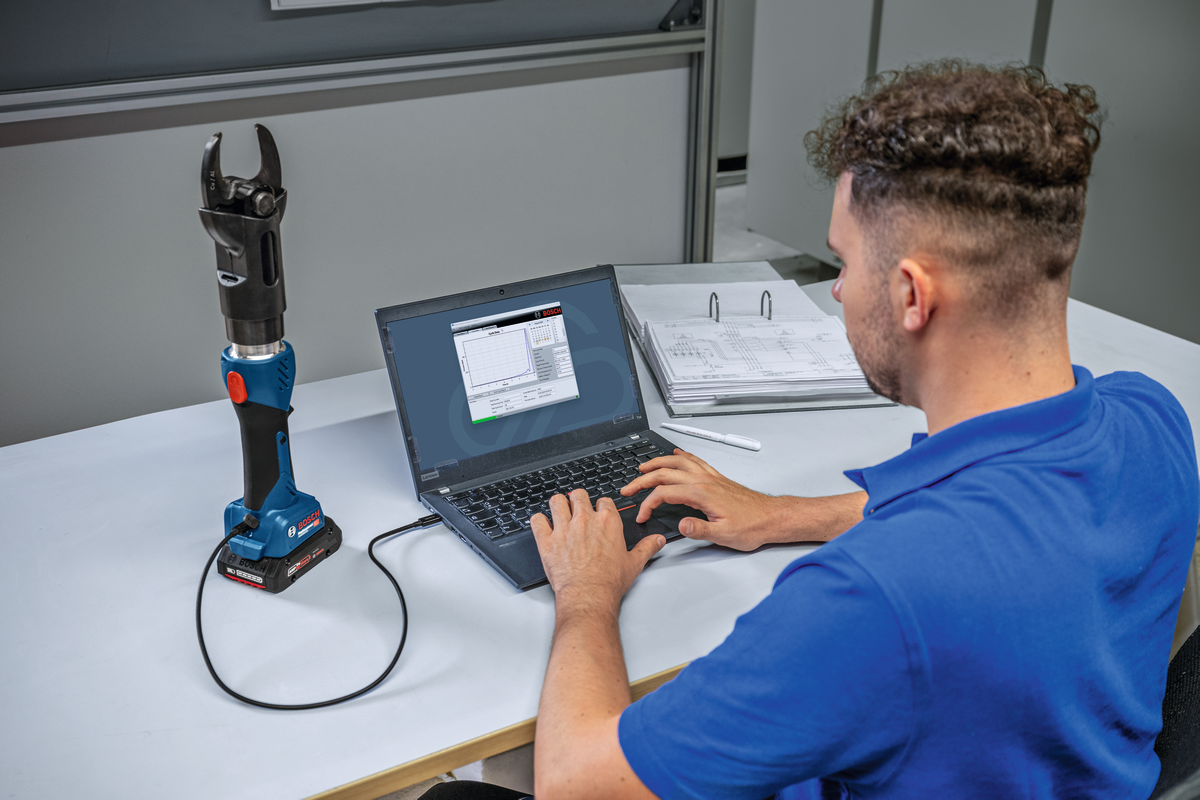 Komfortabler Überblick über die Schnitthistorie des Werkzeugs, wichtige Parameter und Wartungsintervalle durch USB-Verbindung und Auslesesoftware