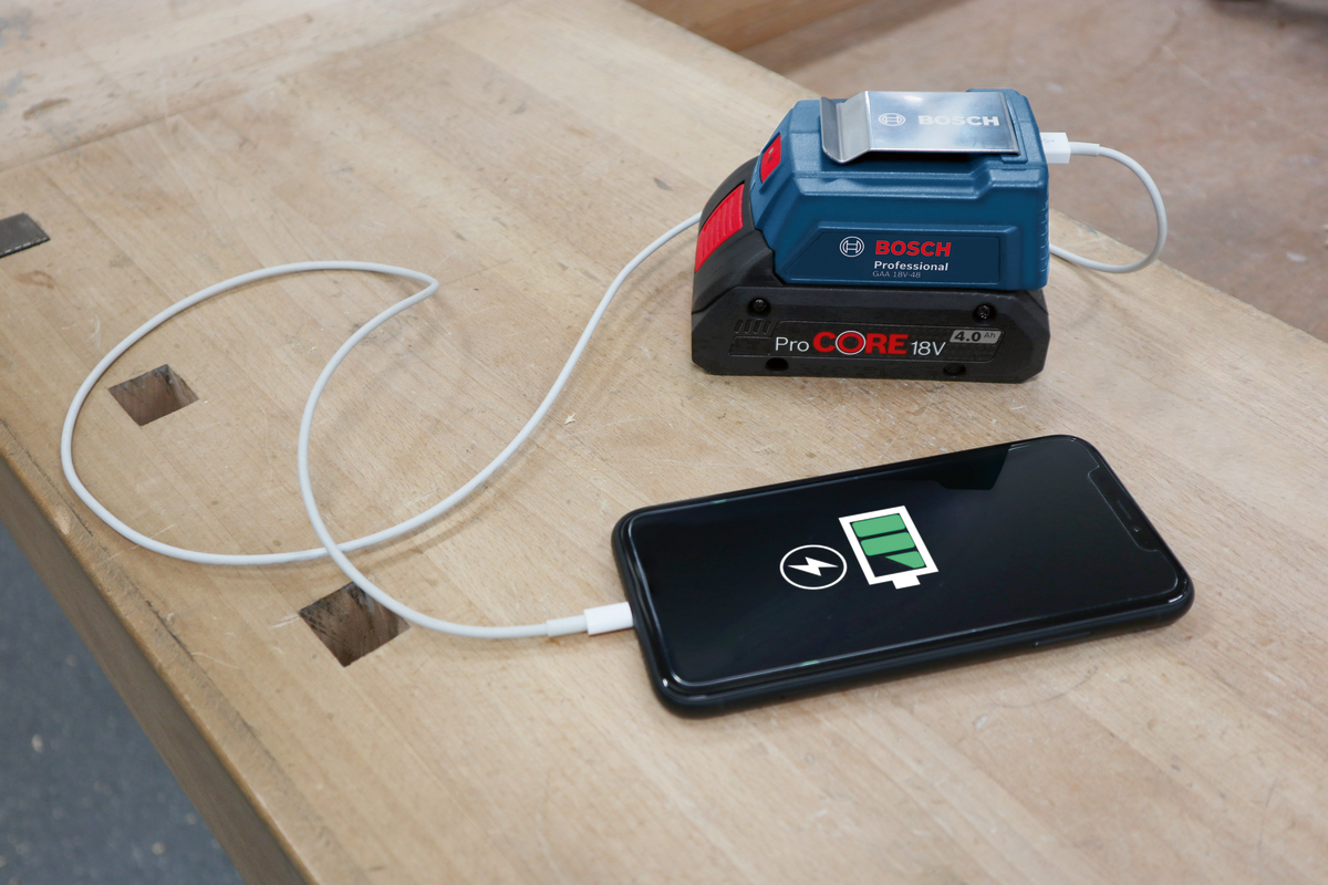 Bosch Professional GAA 18V-48 USB-Ladeadapter 2.4 A Ladestrom ohne Akku im Karton