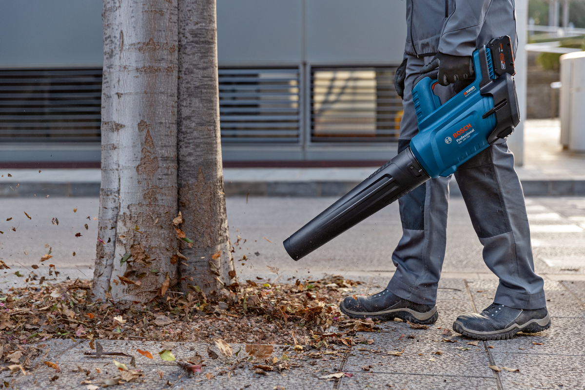 Bosch Professional GBL 18V-750 Akku-Gebläse BITURBO 780 m³/h und 198 km/h ohne Akku/Lader im Karton