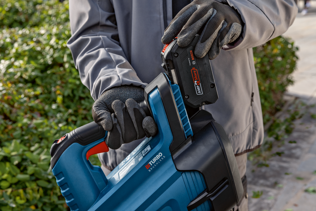 Bosch Professional GBL 18V-750 Akku-Gebläse BITURBO 780 m³/h und 198 km/h ohne Akku/Lader im Karton