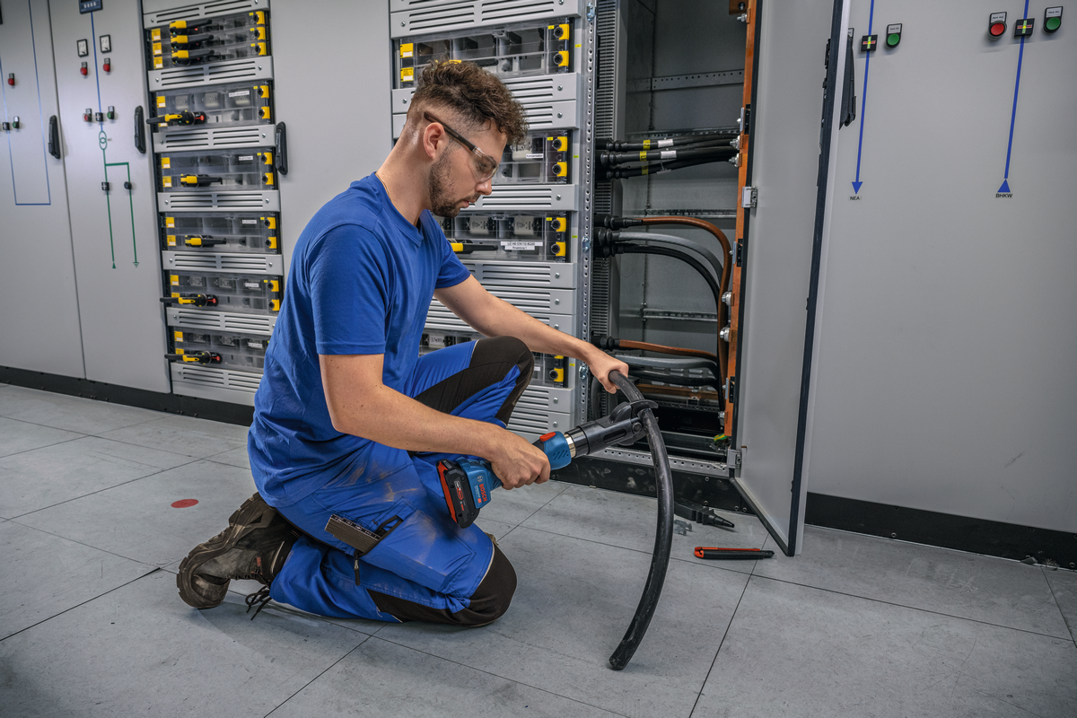 Bosch Professional GKH 18V-50 Akku-Hydraulik-Kabelschere ohne Akku/Lader in XL-Boxx (06019P0000)