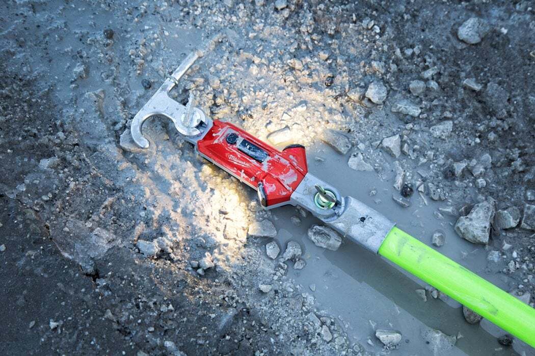 Milwaukee L4HSL-301 Akku-Leuchte fuer Hochspannungsarbeiten 350 Lumen und IP54 (4933493968)