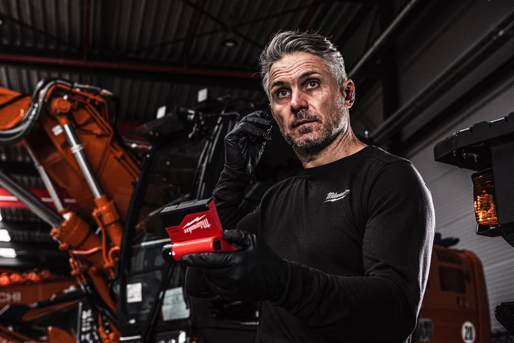 Milwaukee L4RLEPB-301 USB Bluetooth Kopfhörer ink. L4B3 Akku (4933478750)