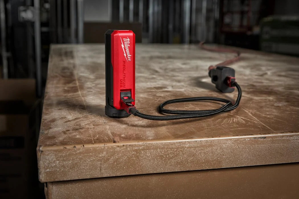 Milwaukee L4 PPS-301 USB-Akku und Ladegerät mit 2.1 A Ladestrom (4932493335)