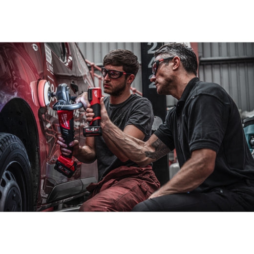 Milwaukee M12 CML-401 Akku-Echtfarbenleuchte 1000 Lumen 1x M12B4 ideal fuer KFZ Betrieb (4933479366)