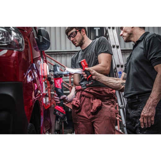 Milwaukee M12 CML-401 Akku-Echtfarbenleuchte 1000 Lumen 1x M12B4 ideal fuer KFZ Betrieb (4933479366)