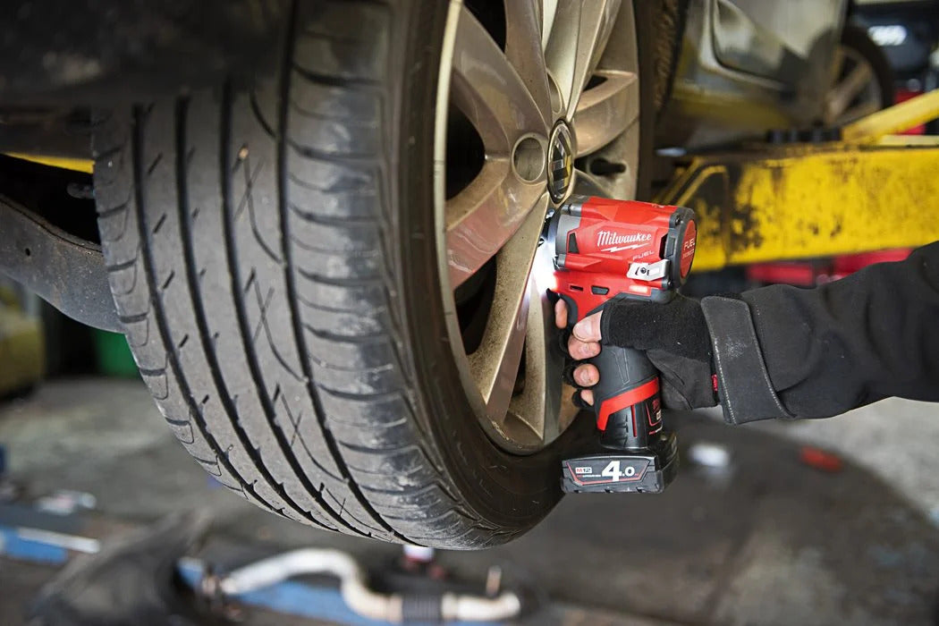 Milwaukee M12 FIWF12-0 FUEL Akku-Schlagschrauber 339 Nm 1/2" Vierkant Sprengring ohne Akku/Lader im Karton (4933464615)