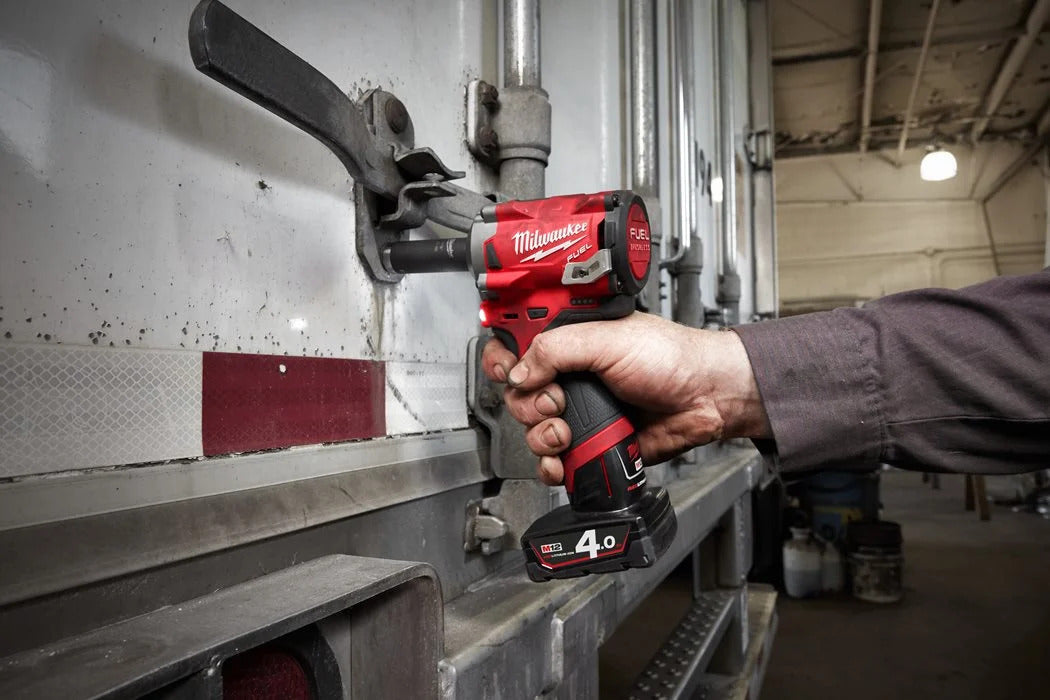 Milwaukee M12 FIWF12-0 FUEL Akku-Schlagschrauber 339 Nm 1/2" Vierkant Sprengring ohne Akku/Lader im Karton (4933464615)
