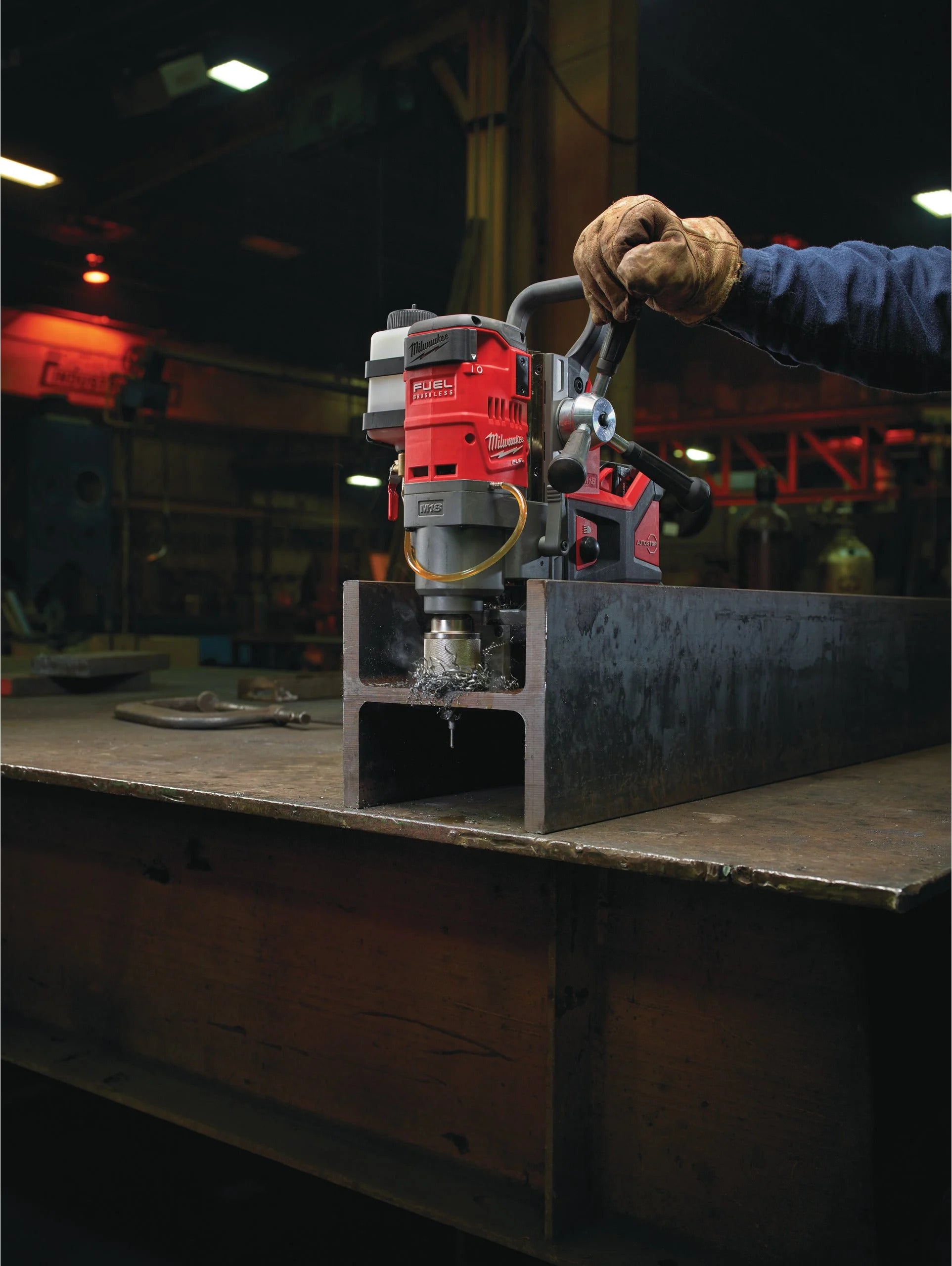 Milwaukee M18 FMDP-0C FUEL Akku-Magnetkernbohrmaschine ohne Akku/Lader mit Magnet-Schmierstofftank im Transportkoffer (4933451636)