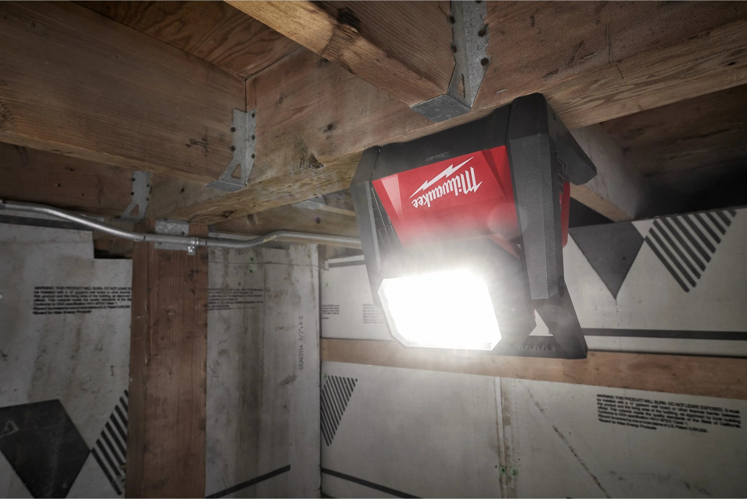 Milwaukee M18 HOAL-0 Hybrid-Akku-Flutstrahler 4000 Lumen mit Aufhaengemoeglichkeit (4933478118)