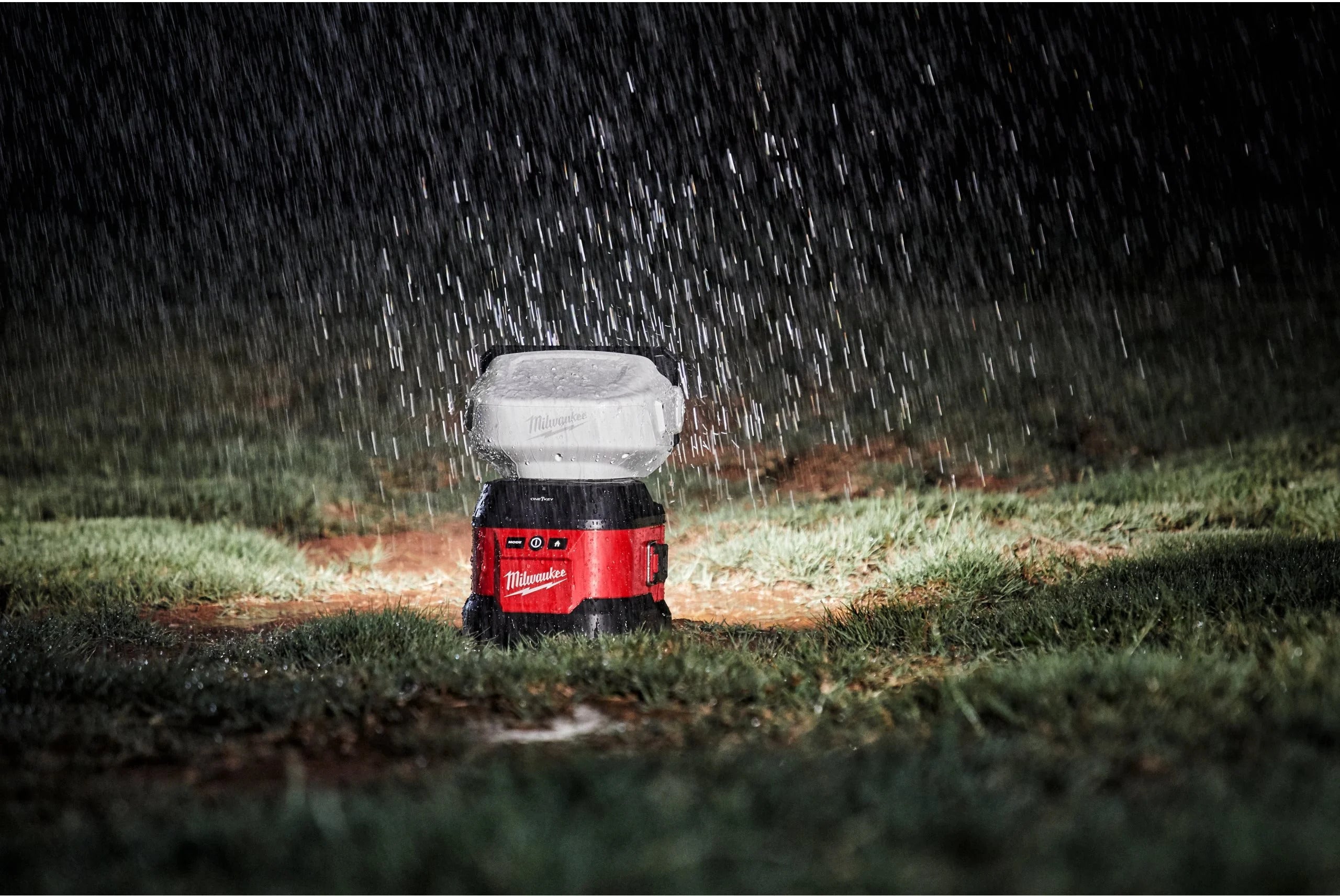 Milwaukee M18 URSL-0 Akku-Suchleuchte 4250 Lumen mit IP54 (4933498303)