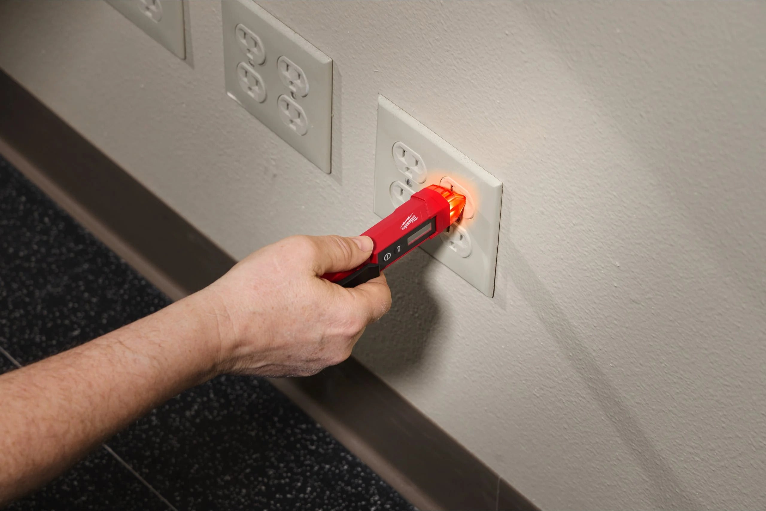 Milwaukee Spannungsdetektor mit Laserthermometer 2225-20 (4932498859)