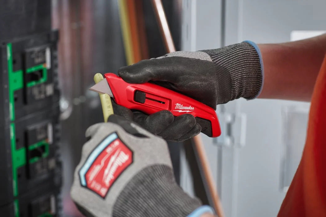 Milwaukee Universalmesser 16 cm mit einziehbarer Klinge mit Klingenfach  (4932492378)