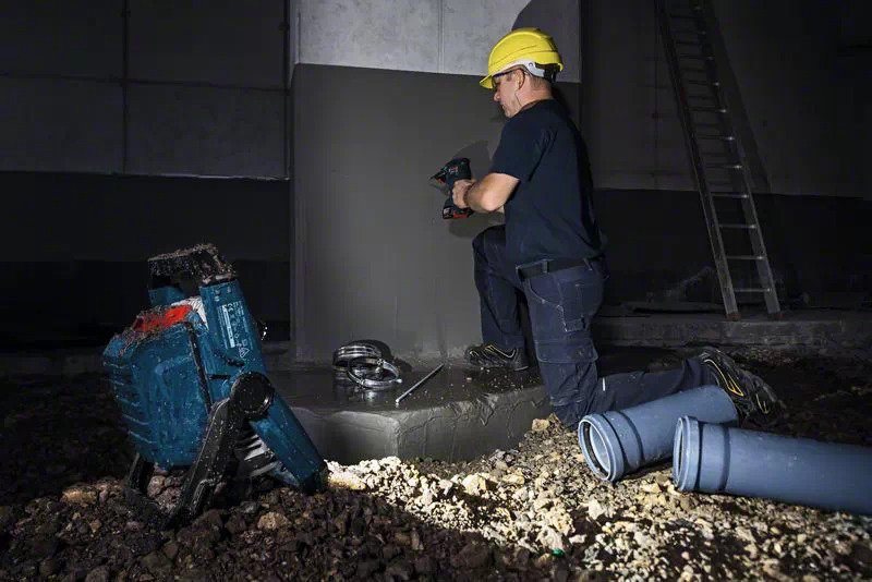 Bosch Professional GLI 18V-2200 C Akku-Baustrahler 2200 Lumen ohne Akku/Lader im Karton