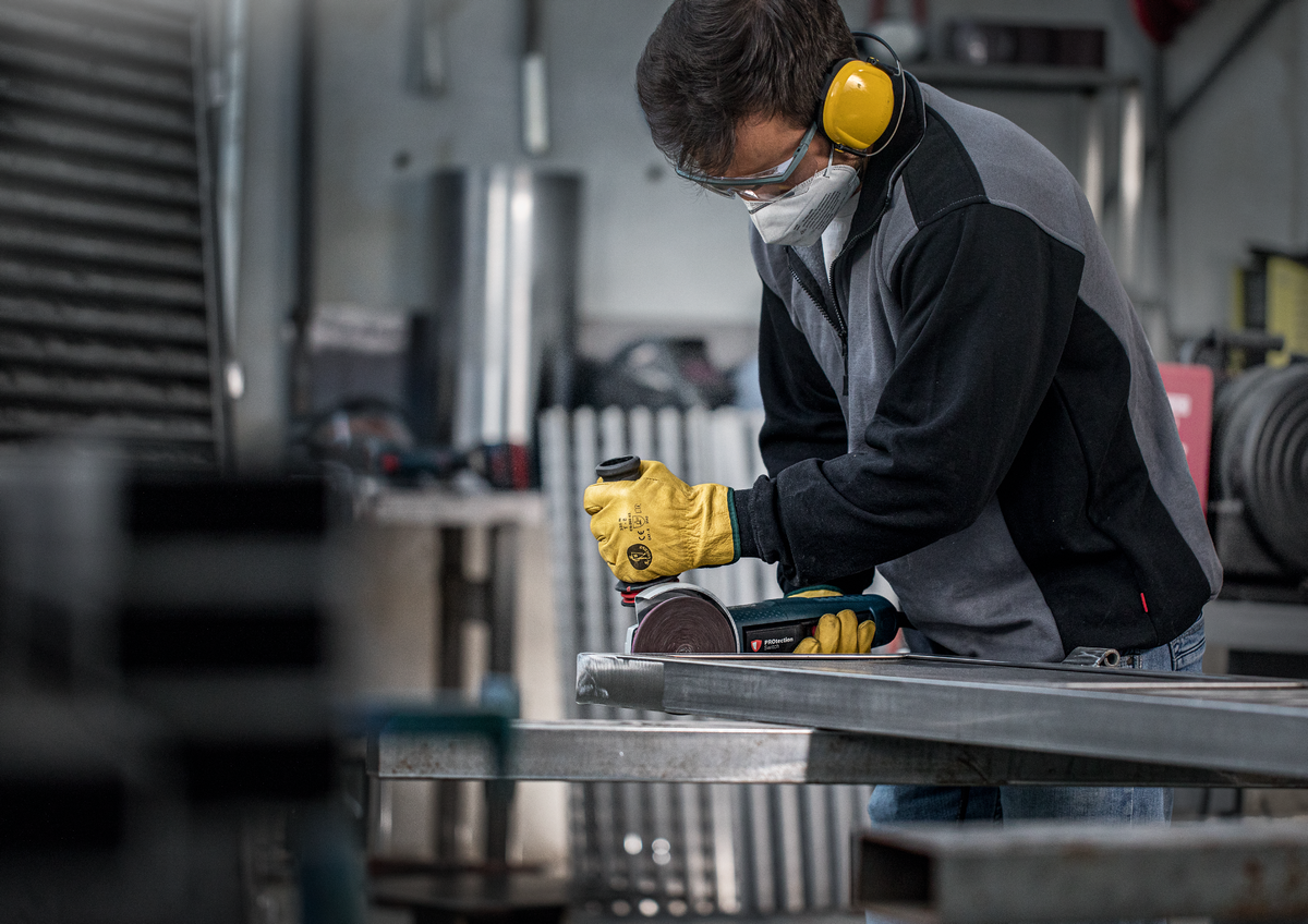 Bosch Expert Vliesscheibe N880 für Exzenterschleifer Ø 125/150 mm zum Endbearbeiten von Metall