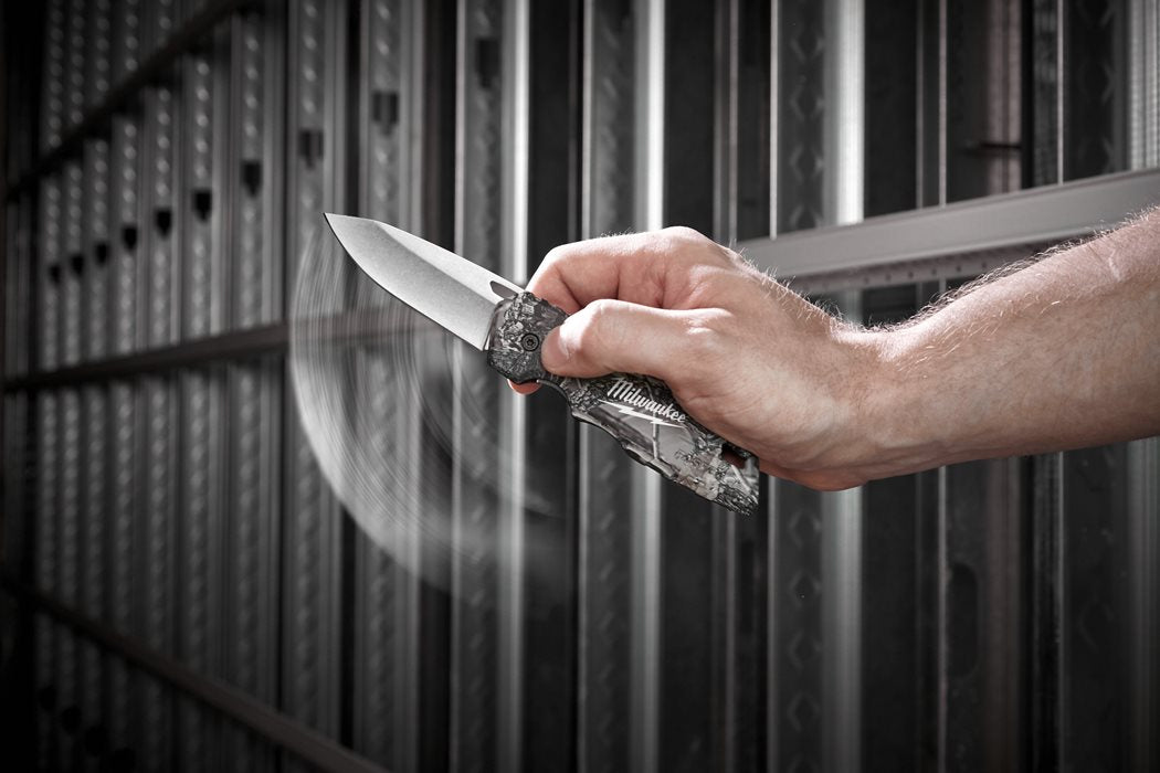 Milwaukee® Fastback Camouflage Arbeitsklappmesser 285 mm mit nachschärfbare Edelstahlklinge