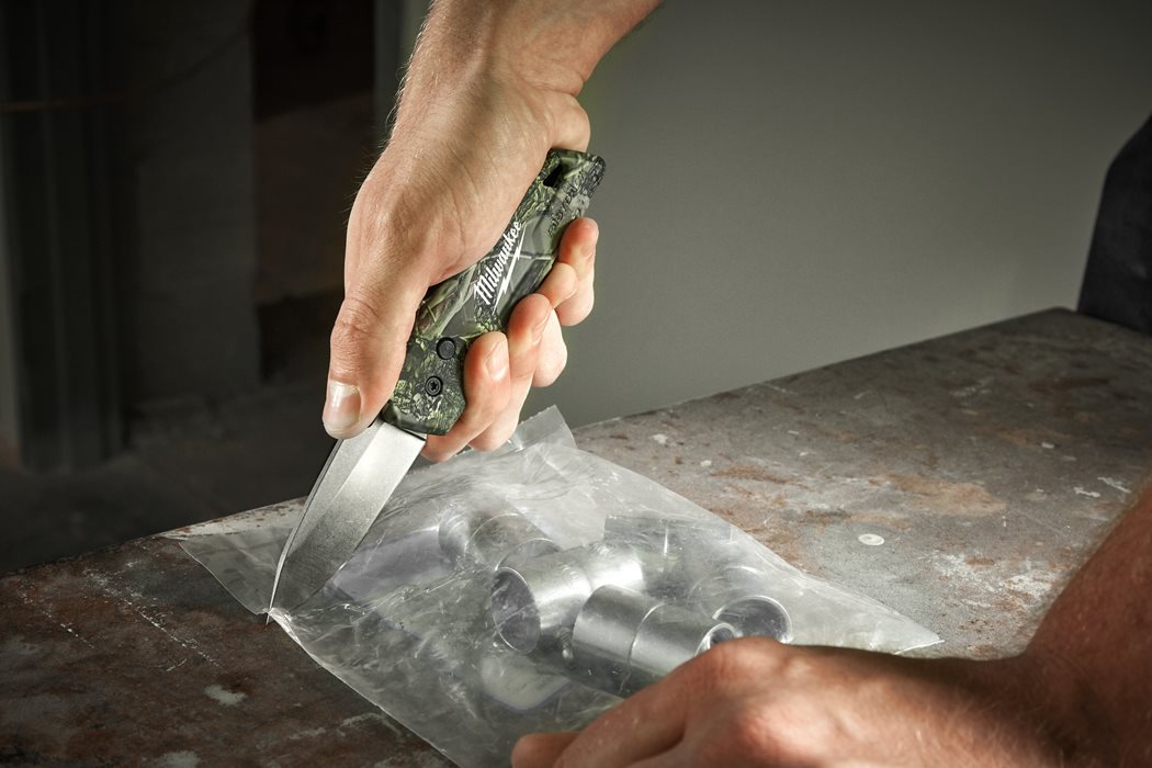 Milwaukee Fastback Camouflage Arbeitsklappmesser mit Edelstahlklinge