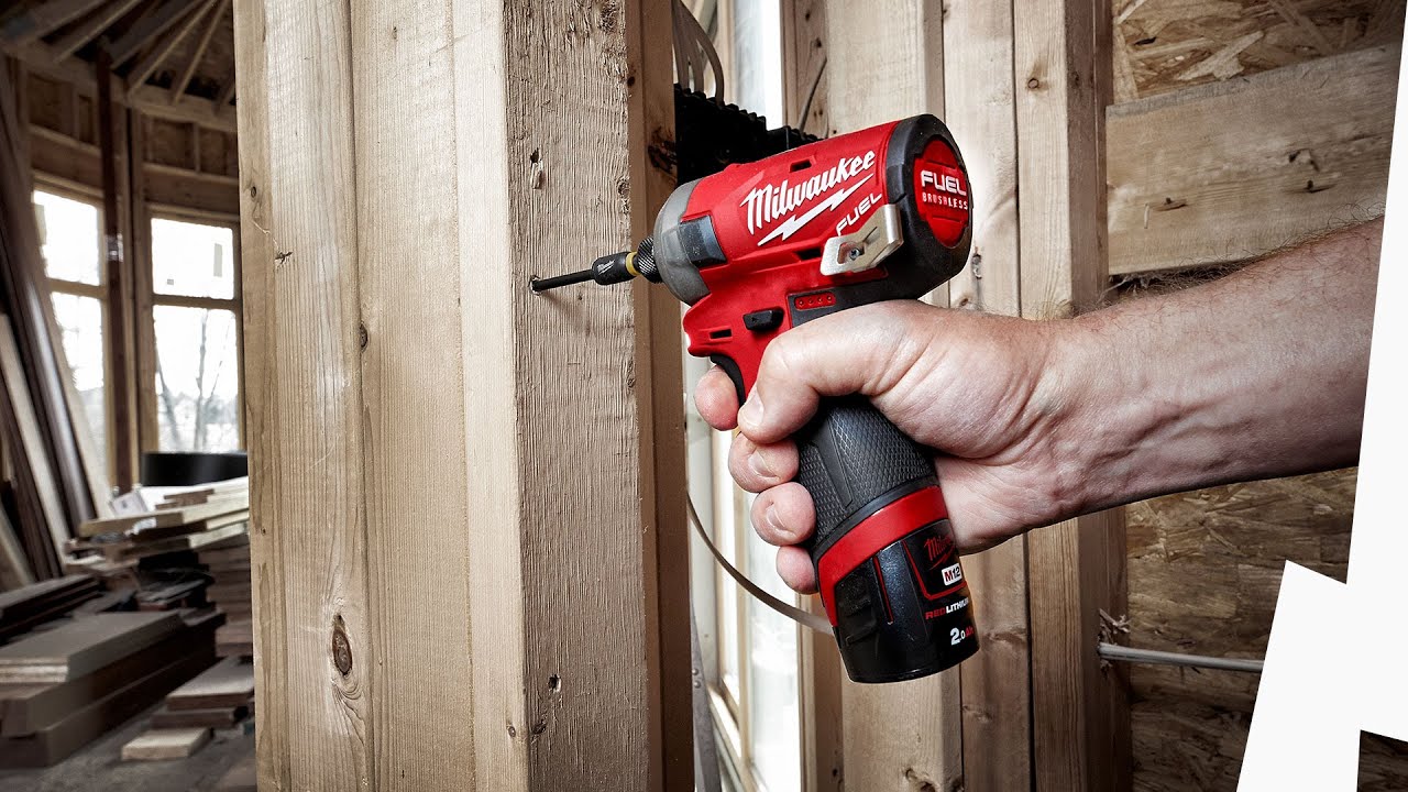Milwaukee® M12 FQID-202X FUEL Akku-Schlagschrauber 1/4" Aufnahme mit 2x 2.0 Ah und Lader in HD-Box