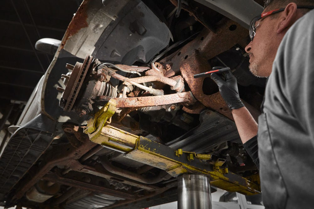 Milwaukee® IRPL250 TRUEVIEW Wiederaufladbare Stiftlampe 250 Lumen und 100 m Reichweite im Karton