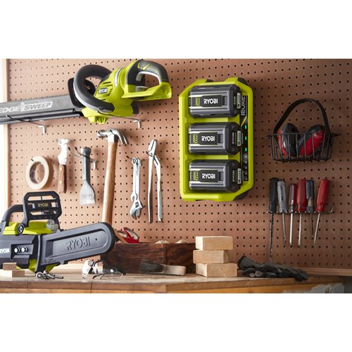 RYOBI RY36C3PA MAX POWER 3-Fach Ladegerät mit 4 A Ladestrom im Karton