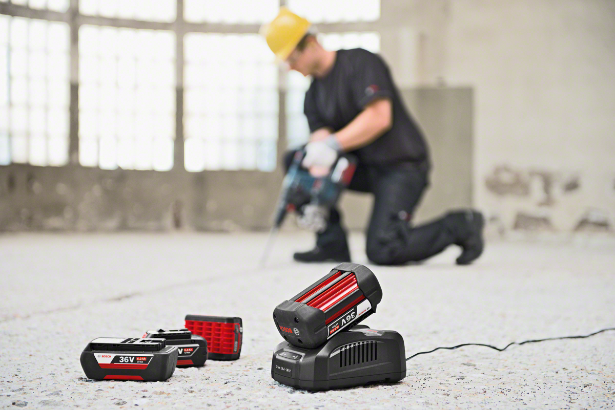 Bosch Professional 36 V Akku Starter Set 2x 36V 6.0 Ah Akku + GAL 3680 CV