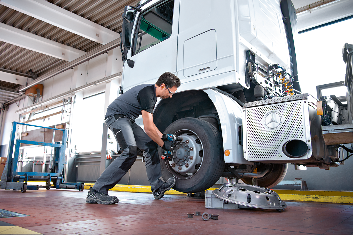 Bosch Professional GDS 18V-1050 H Akku-Drehschlagschrauber BITURBO ohne Akku/Lader in L-Boxx