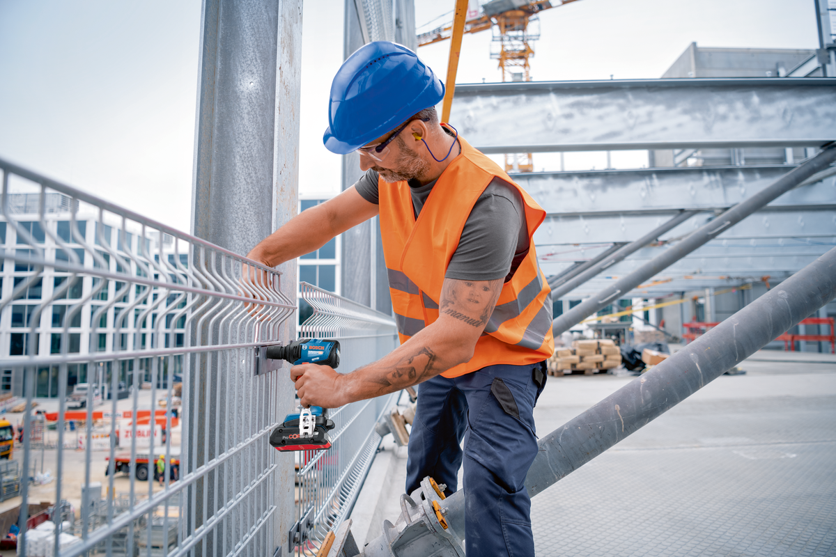 Bosch Professional GDS 18V-210 C Akku-Drehschlagschrauber 370 Nm 1/2" Aufnahme ohne Akku/Lader in L-Boxx 136