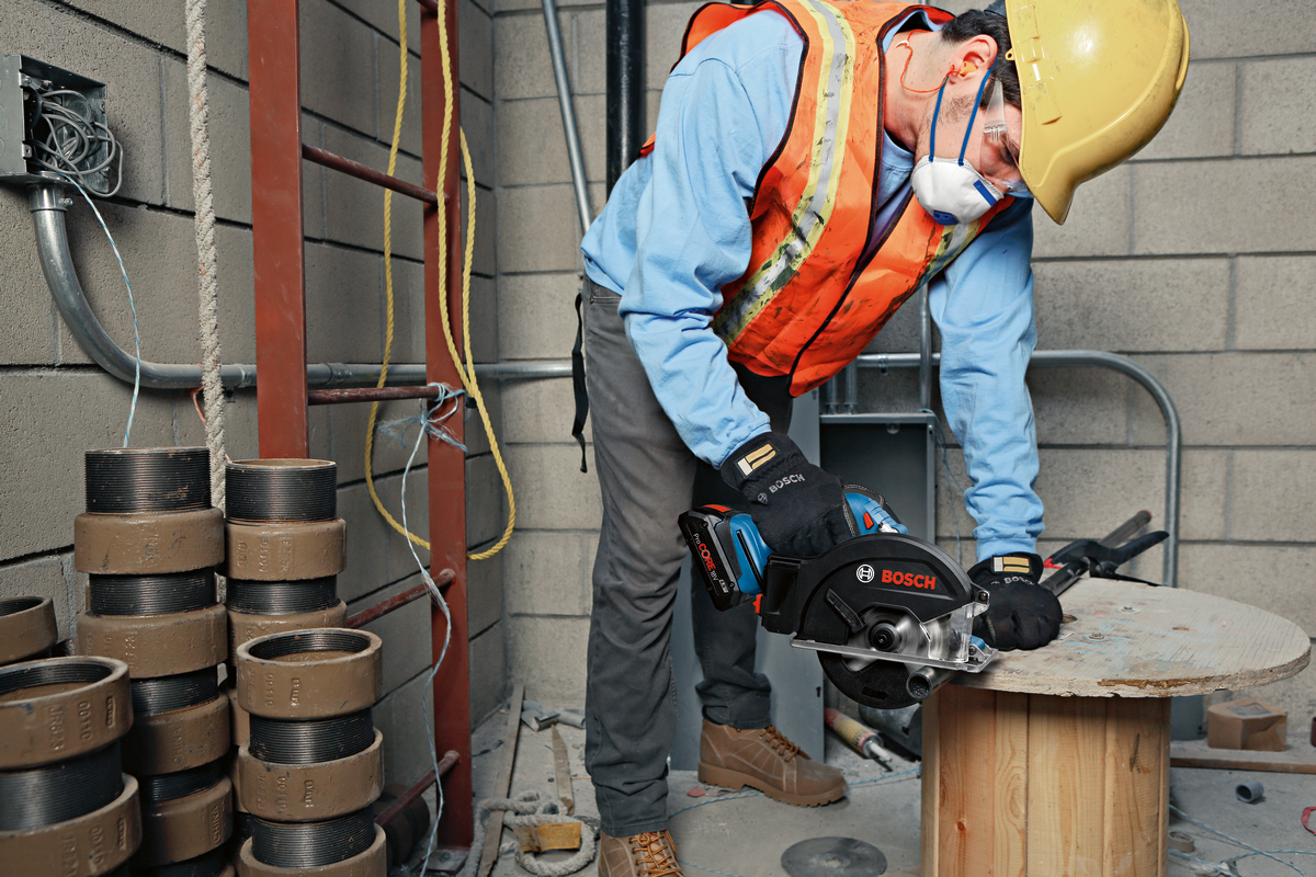 Bosch Professional GKM 18V-50 Akku-Metall-Kreissäge 136 mm mit 2x5,0 Ah und Lader in L-Boxx 238