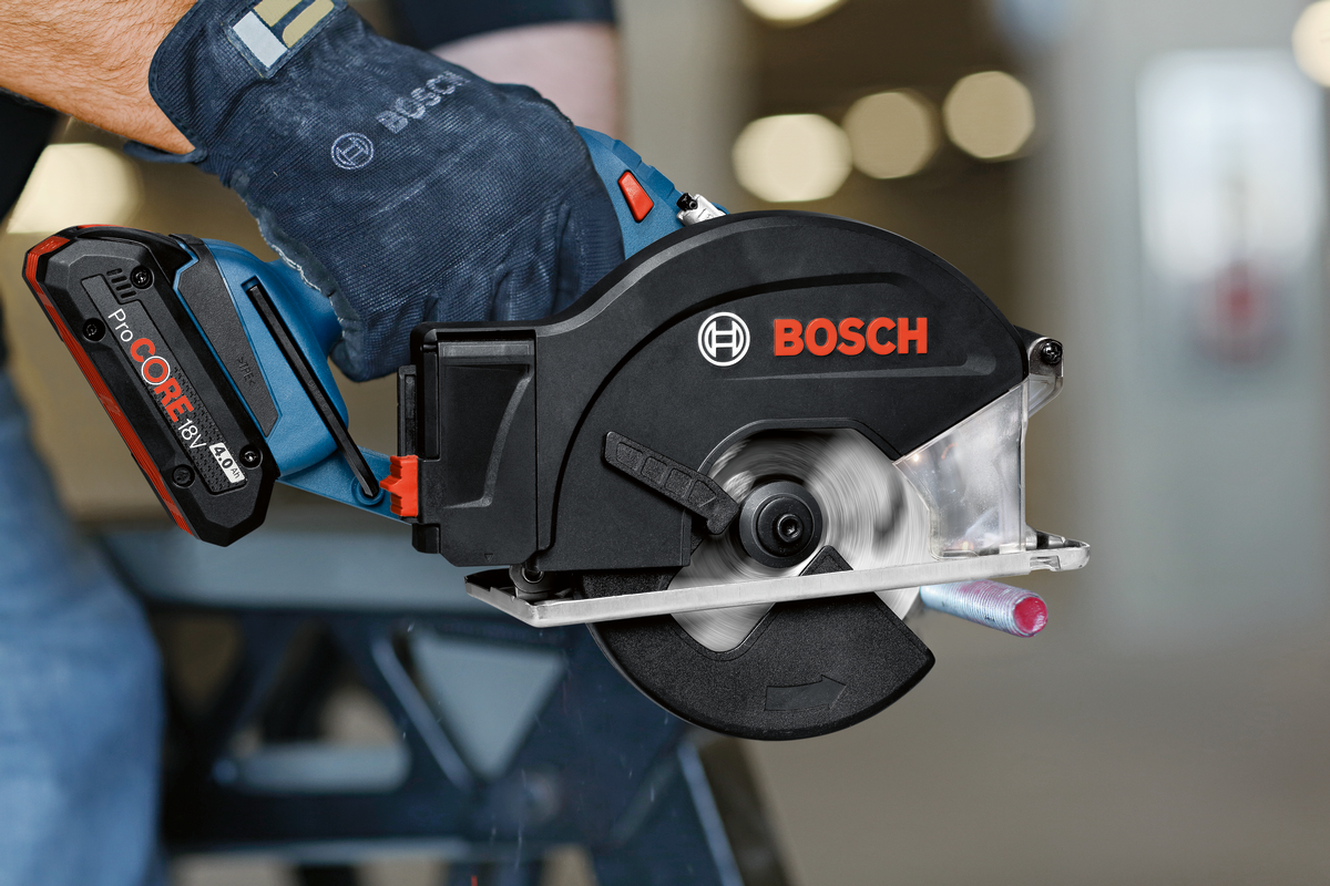 Bosch Professional GKM 18V-50 Akku-Metall-Kreissäge 136 mm mit 2x5,0 Ah und Lader in L-Boxx 238