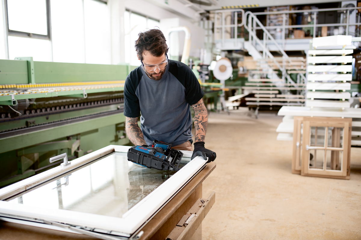 Bosch Professional GNH 18V-64 M Akku-Nagler ohne Akku/Lader on L-Boxx 136