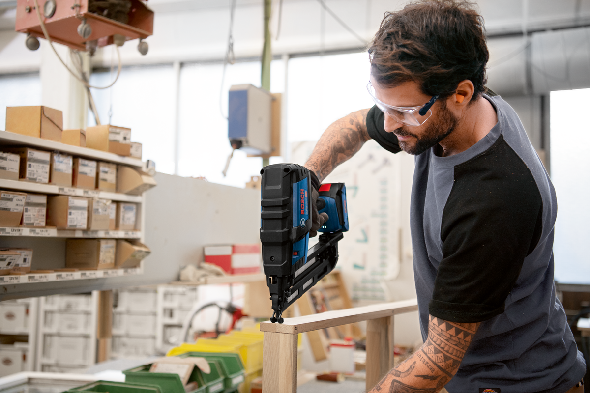 Bosch Professional GNH 18V-64 M Akku-Nagler ohne Akku/Lader on L-Boxx 136