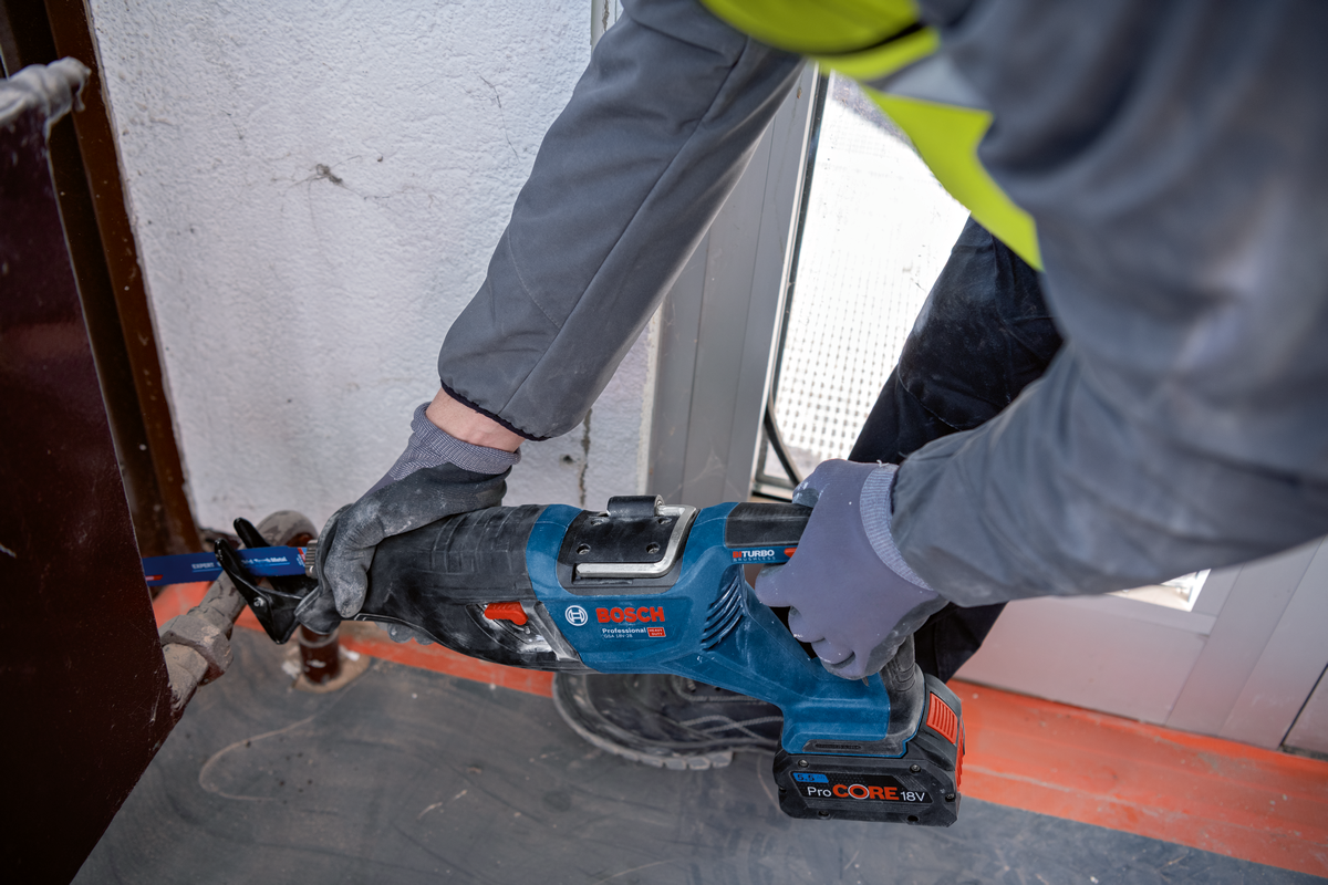 Bosch Professional GSA 18V-28 Akku-Säbelsäge 28 mm BITURBO ohne Akku/Lader in L-Boxx 238 (06016C0001)