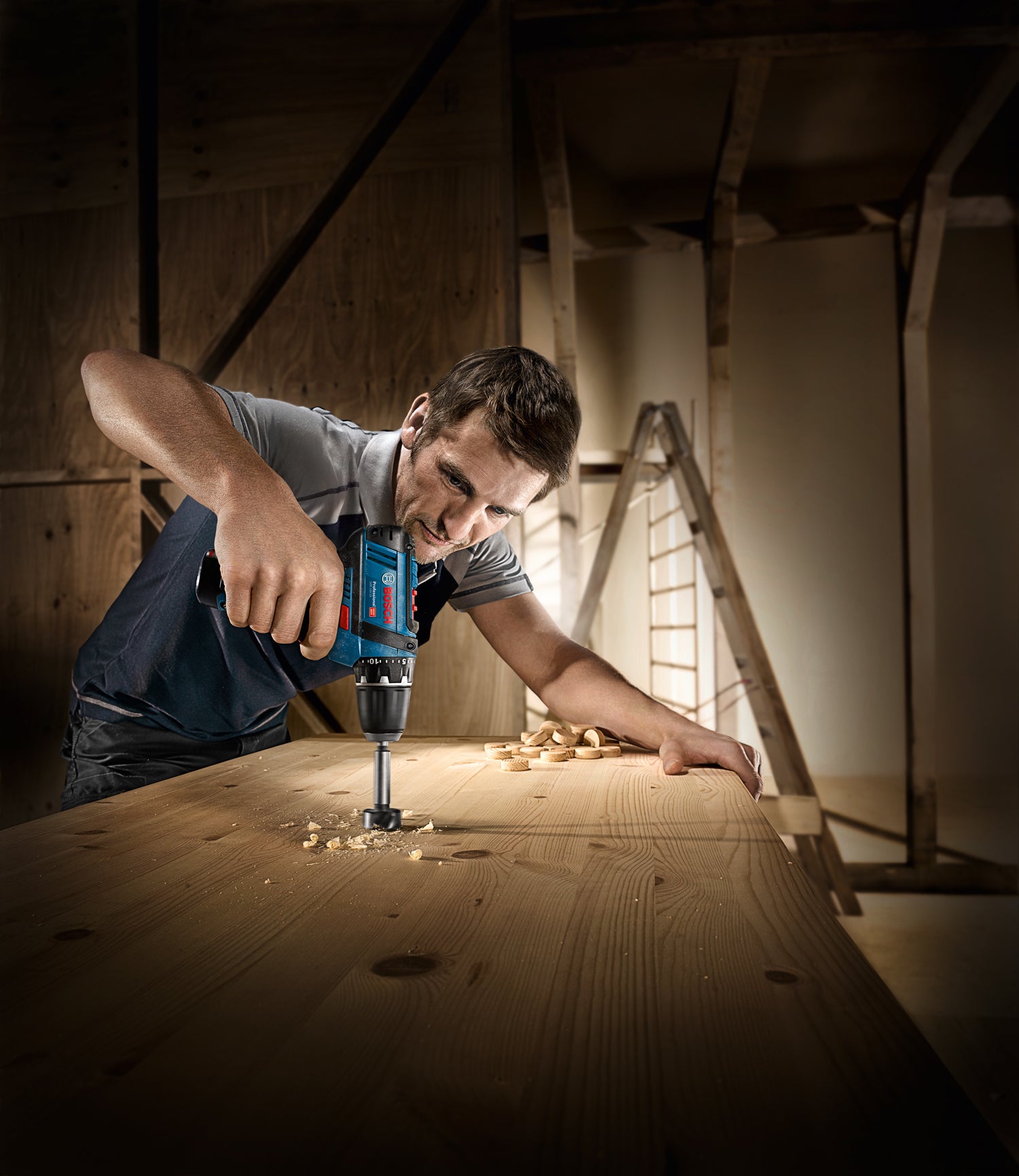 Bosch Professional GSR 12V-15 Akku-Schrauber 2 x 2.0 Ah + 39-tlg. Zubehör in Tasche